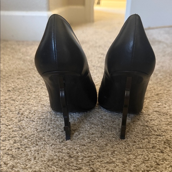 Saint Laurent Black Pointed Toe Heels - Picture 6 of 8
